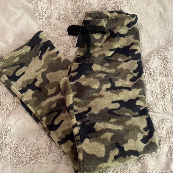 Ardene Other - Fleece Camouflage Lounge Bottoms